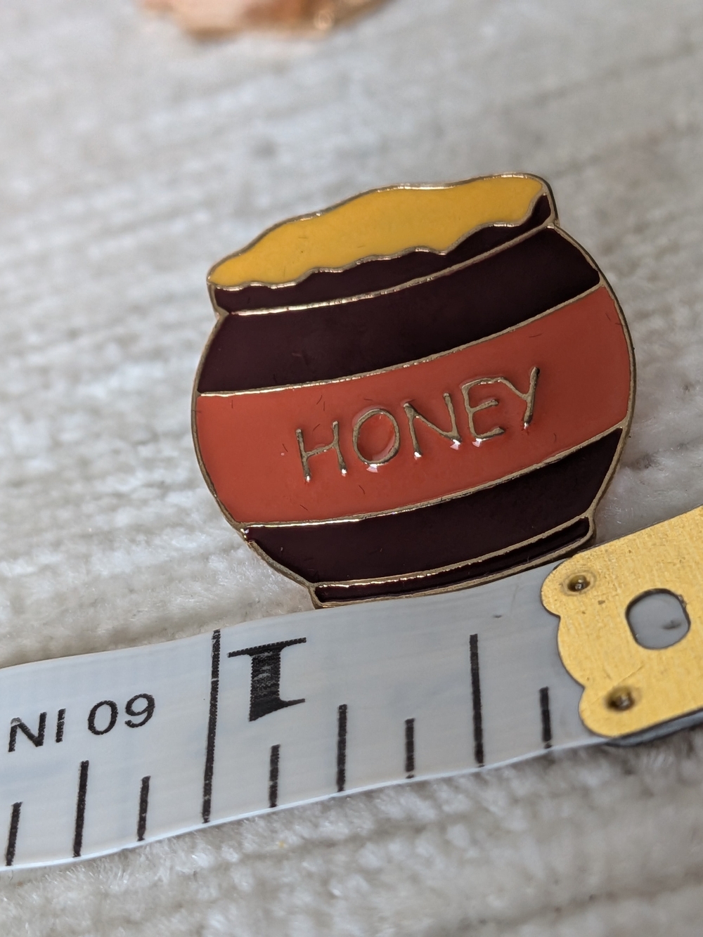 Honey Bee Metal Enamel Pins Set Of 5 Bumblebees Honey Pots Cupcake - Picture 7 of 10